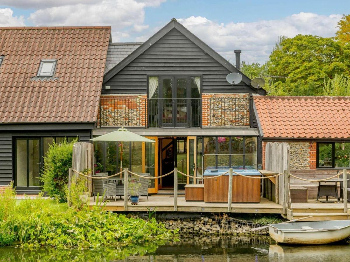 16Th Century Cartlodge With Private Hot Tub Diss Exteriör bild