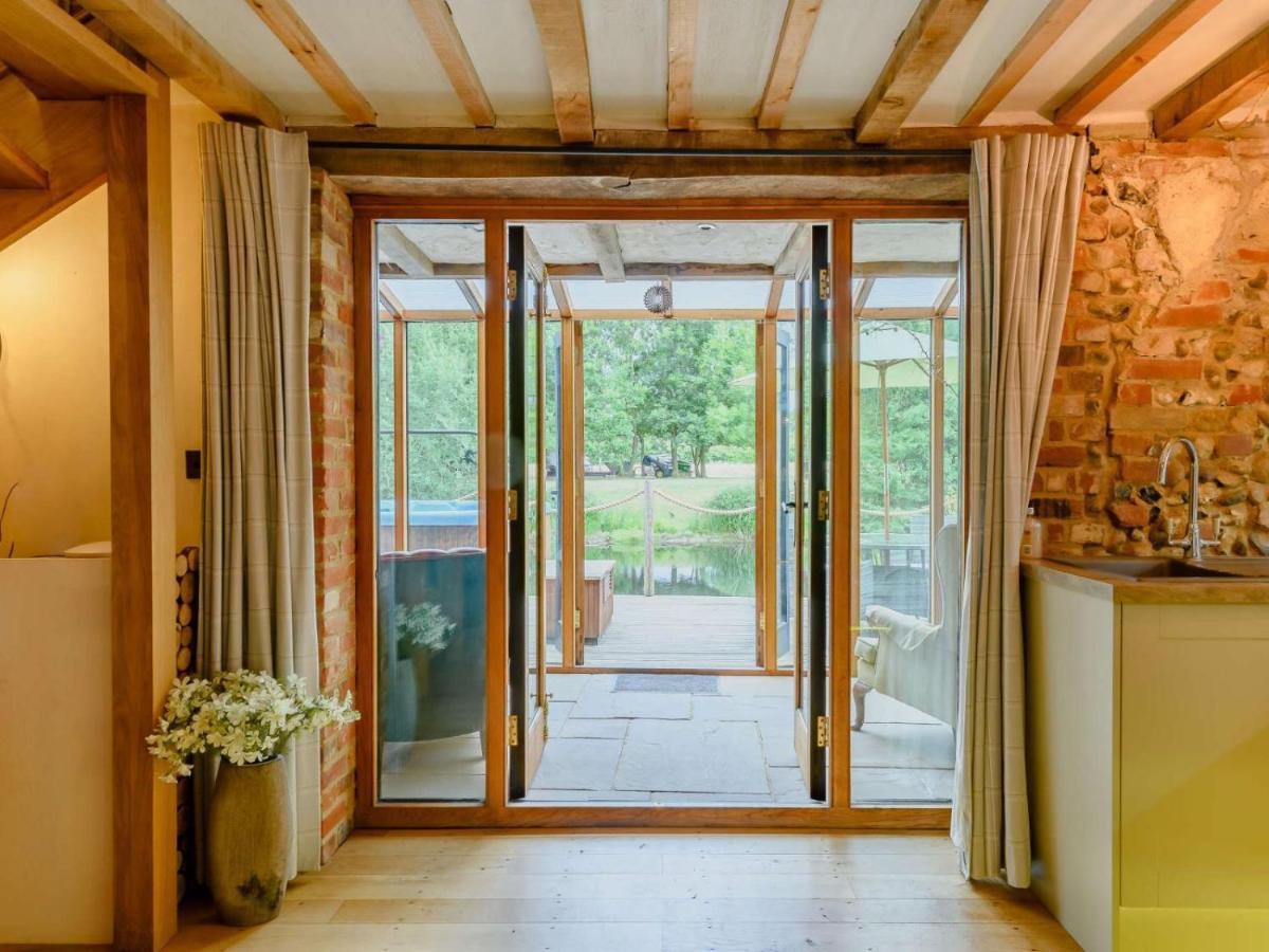 16Th Century Cartlodge With Private Hot Tub Diss Exteriör bild
